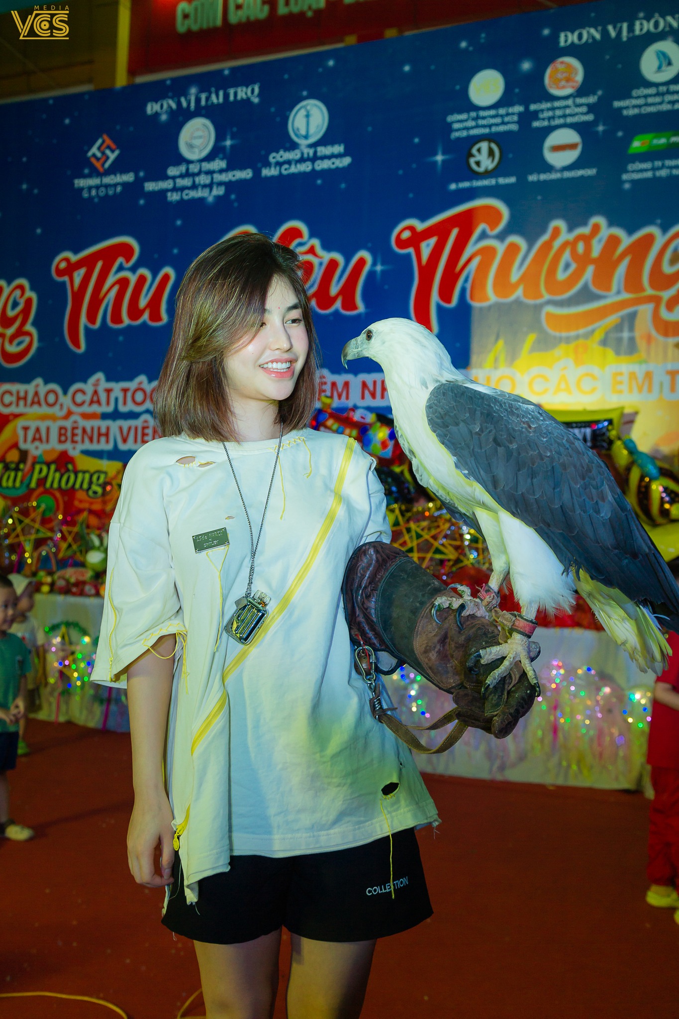 Trưởng phòng VCS MEDIA EVENT hóa trang thành ếch xanh kute - quấy hết mình tại sự kiện "Trung thu yêu thương" tại bệnh viện trẻ em Hải Phòng