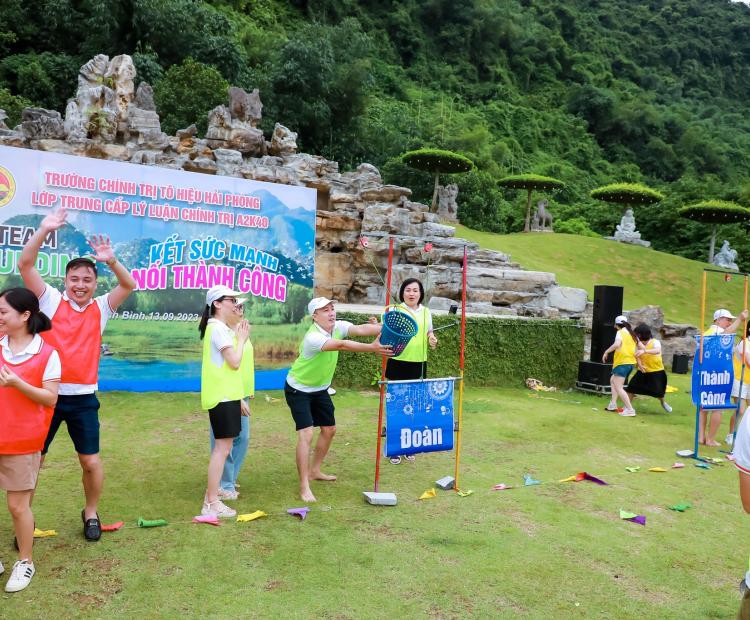 Tập thể A2K40 lớp trung cấp lý luận chính trị đã có chương trình team building và đêm gala dinner đầy màu sắc