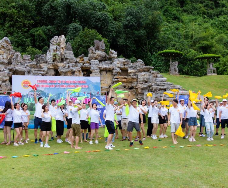 Tập thể A2K40 lớp trung cấp lý luận chính trị đã có chương trình team building và đêm gala dinner đầy màu sắc