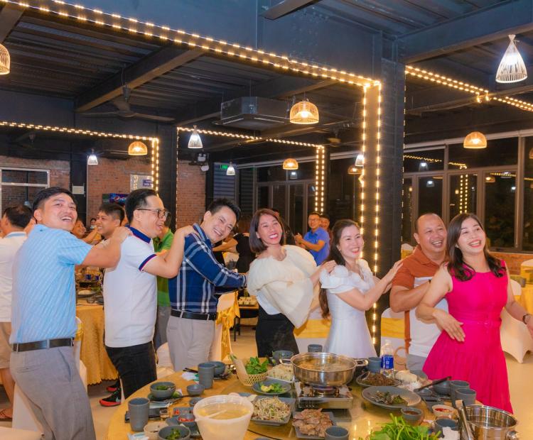 Tập thể A2K40 lớp trung cấp lý luận chính trị đã có chương trình team building và đêm gala dinner đầy màu sắc