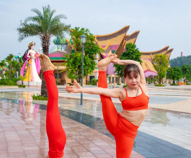 TEAM YOGA LINH TÂY