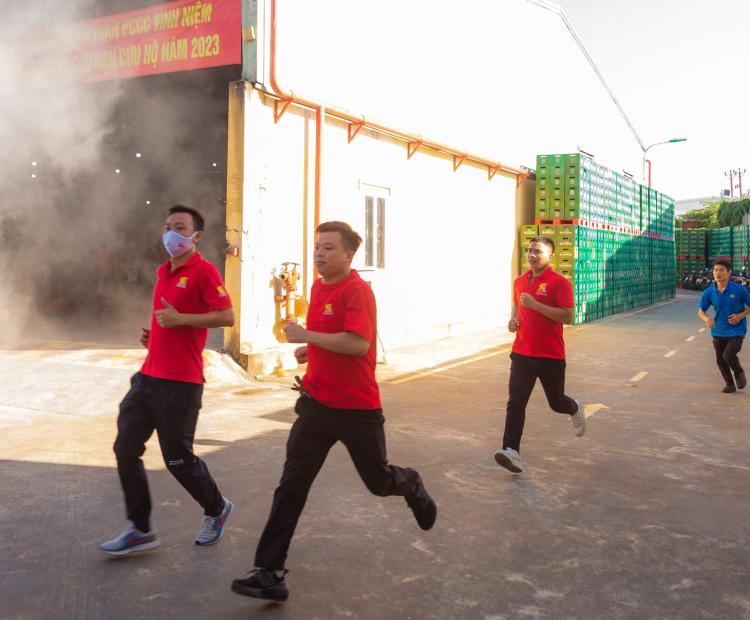 CỤM DOANH NGHIỆP VĨNH NIỆM ĐÃ KẾT HỢP CÙNG LỰC LƯỢNG CẢNH SÁT DIỄN TẬP PHƯƠNG ÁN PHÒNG CHÁY CHỮA CHÁY VÀ CỨU HỘ 2023 