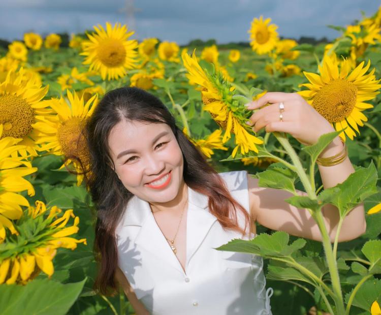 CHỊ EM ÁO DÀI HƯỚNG DƯƠNG