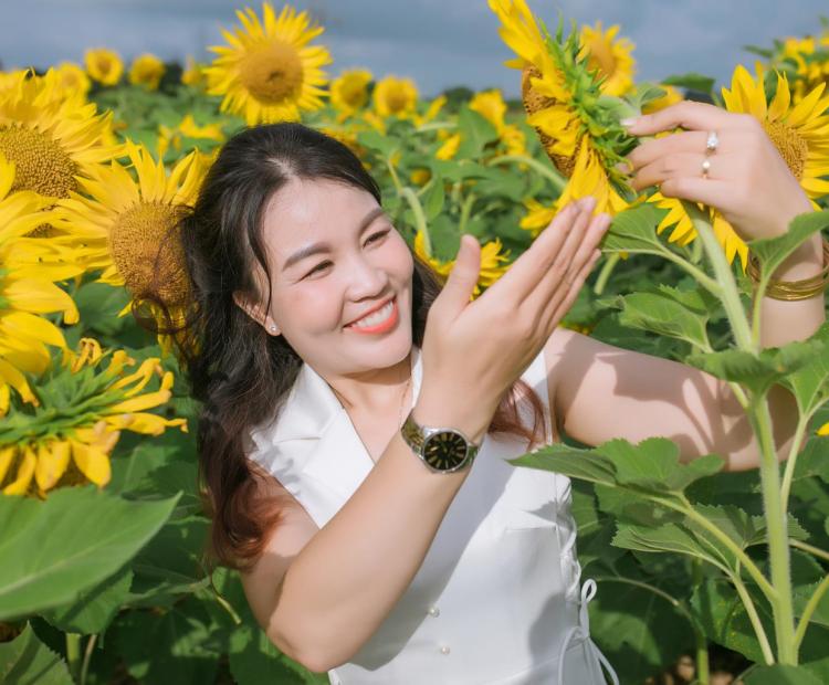 CHỊ EM ÁO DÀI HƯỚNG DƯƠNG