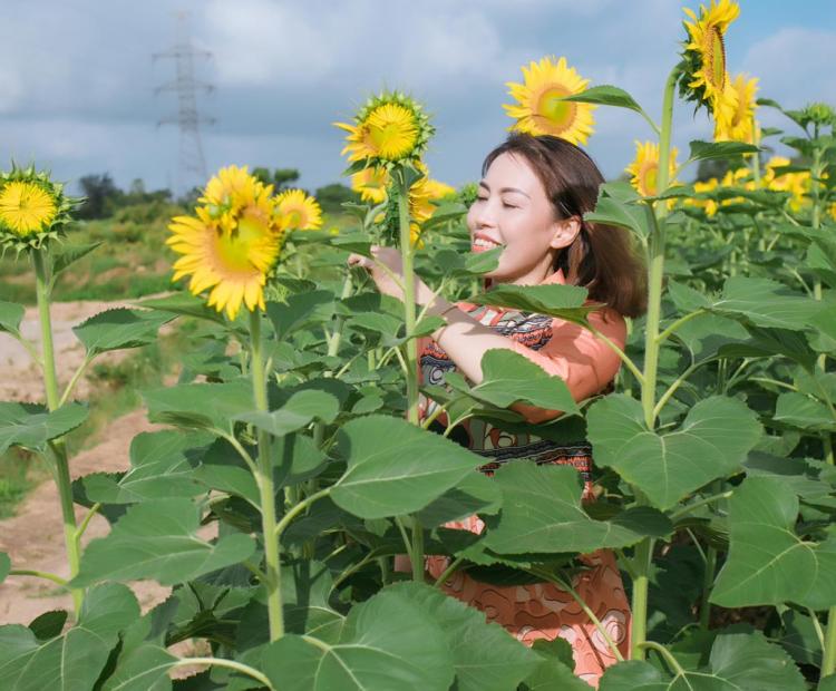 CHỊ EM ÁO DÀI HƯỚNG DƯƠNG