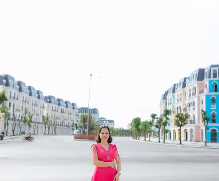 CHỊ EM ÁO DÀI ĐỒI RỒNG