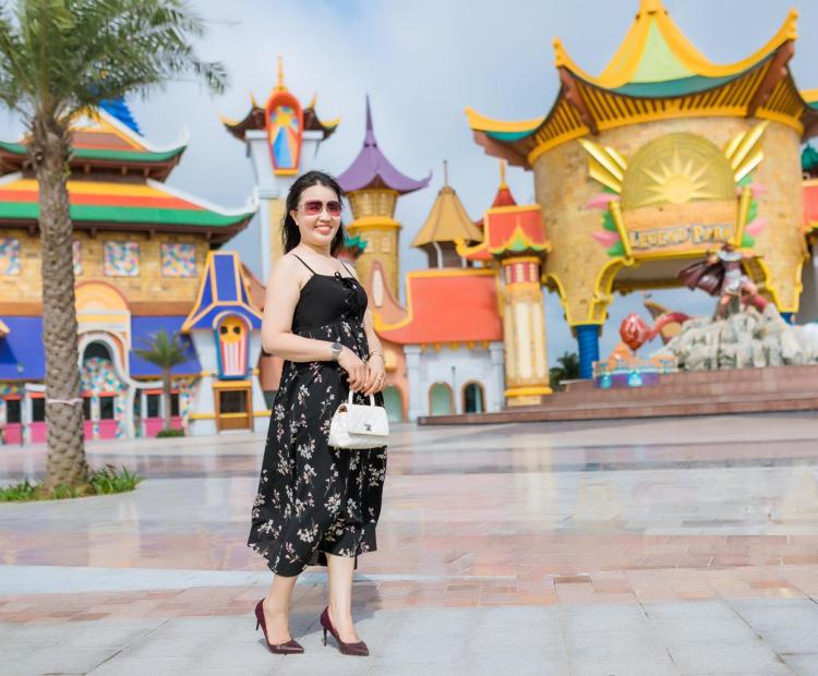 CHỊ EM ÁO DÀI ĐỒI RỒNG
