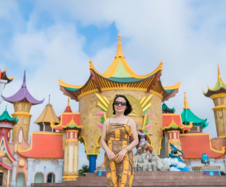 CHỊ EM ÁO DÀI ĐỒI RỒNG