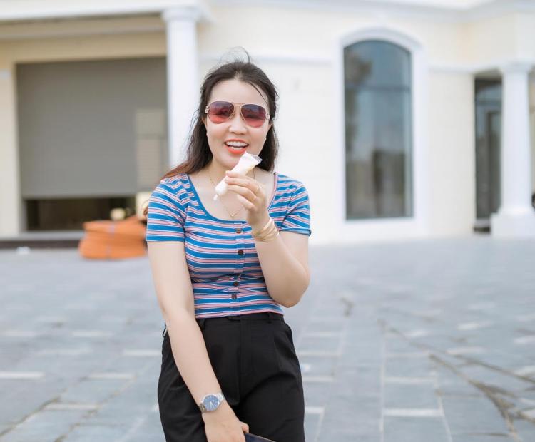 CHỊ EM ÁO DÀI ĐỒI RỒNG