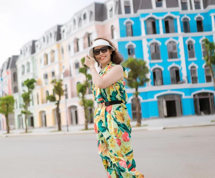 CHỊ EM ÁO DÀI ĐỒI RỒNG