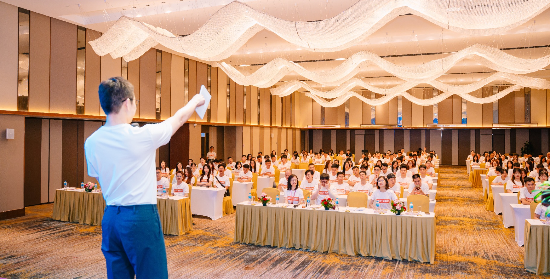 TỔ CHỨC HỘI NGHỊ